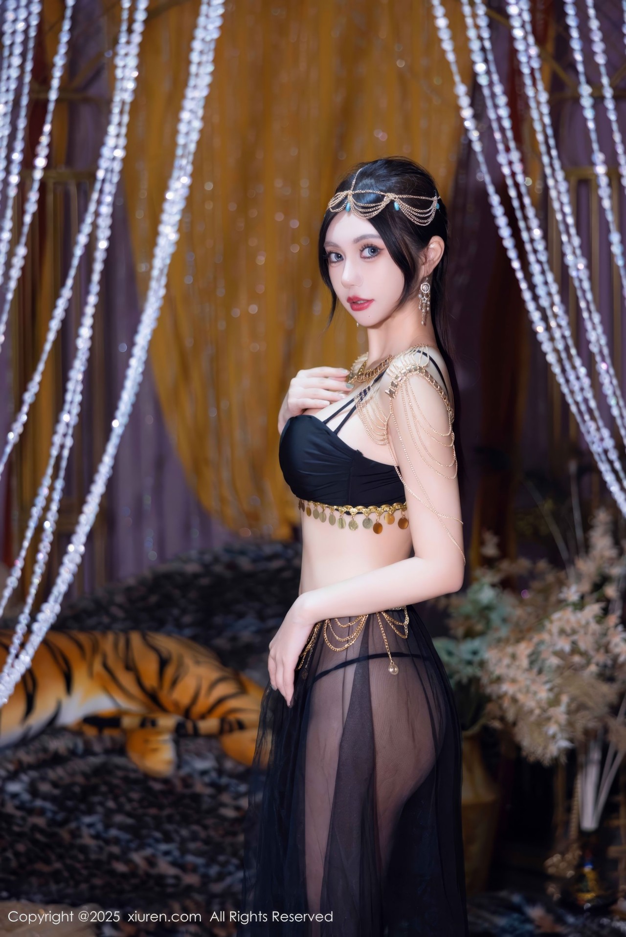 绮里嘉黑色露肩上衣图集79P，时尚造型与舞台感的华丽碰撞插图4