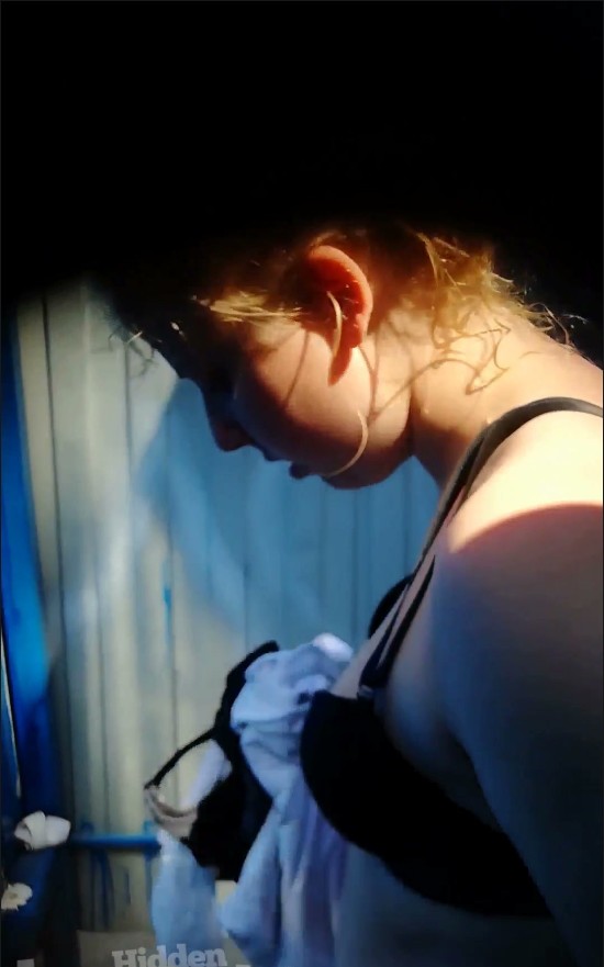 [Image: Voyeur35765142751.jpg]