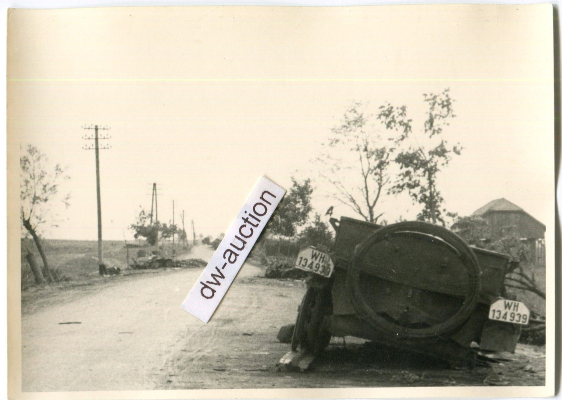 257 Infanterie Division , zerstörtes dt. Fahrzeu