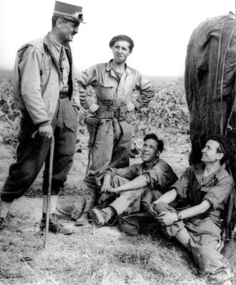 General Leclerc con hombres de su división General Leclerc con hombres de su división