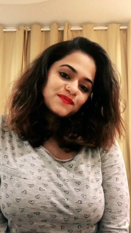 Desi girl huge tits in grey tight tshirt.mp4_snapshot_00.08.460