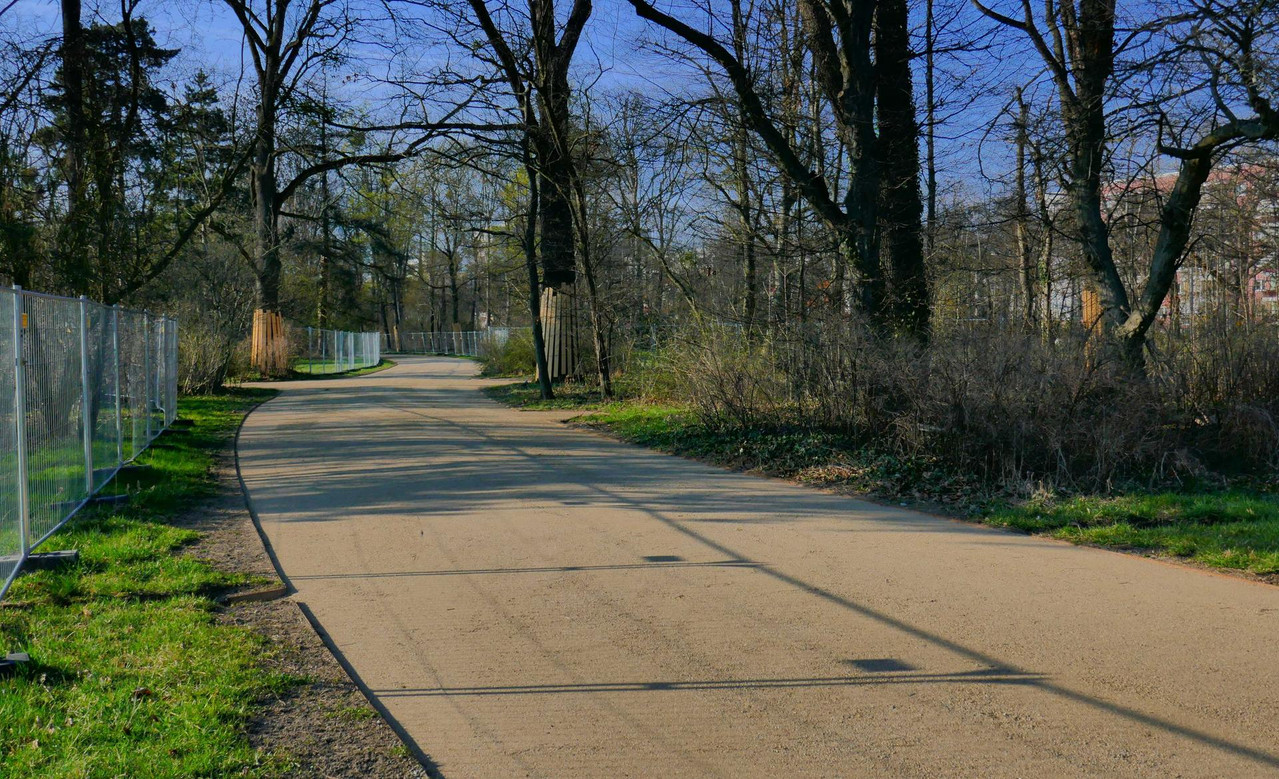 Bild: https://i.postimg.cc/5N21Sv3G/P1340925.jpg