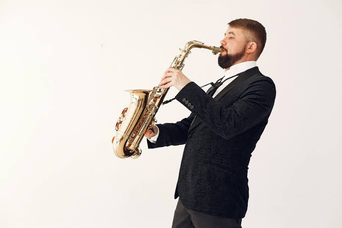 man playing saxophone – troubleshooting saxophone sound
