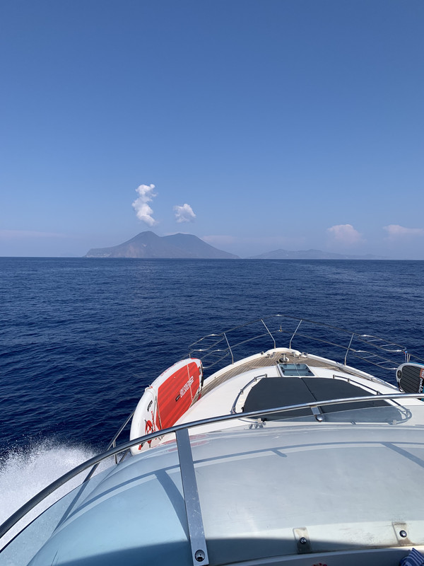 7DCC7F20-57DB-4215-A959-3131D450370A