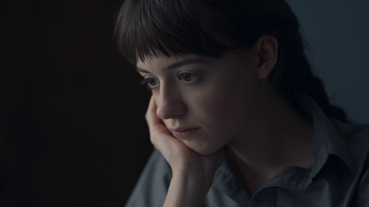 Normal People (2020) S01E01 Episode 1 (4Kto1080p HULU Webrip x265 10bit EAC3 5.1 - Ainz)[TAoE].mkv[s