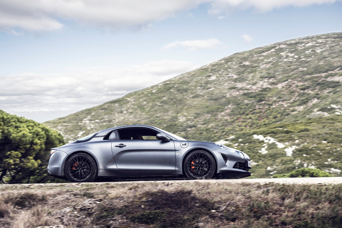 21234965_2019_-_ALPINE_A110S_tests_drive_in_Portugal