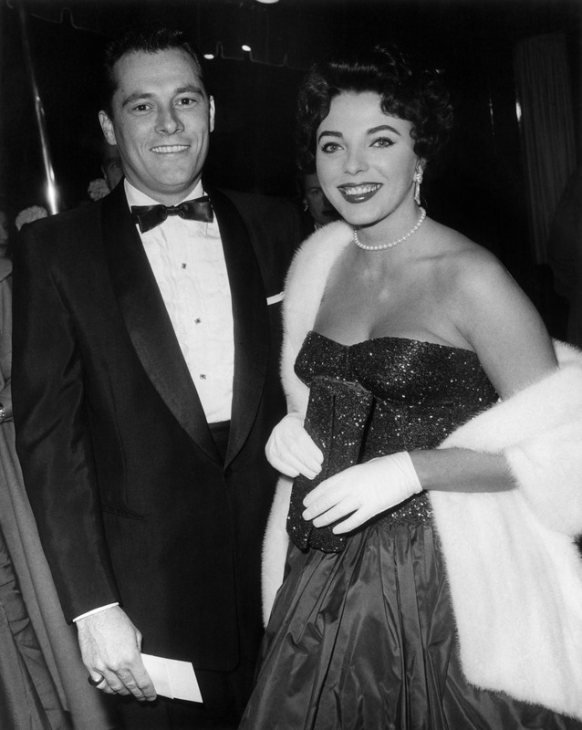 Joan_Collins_d92