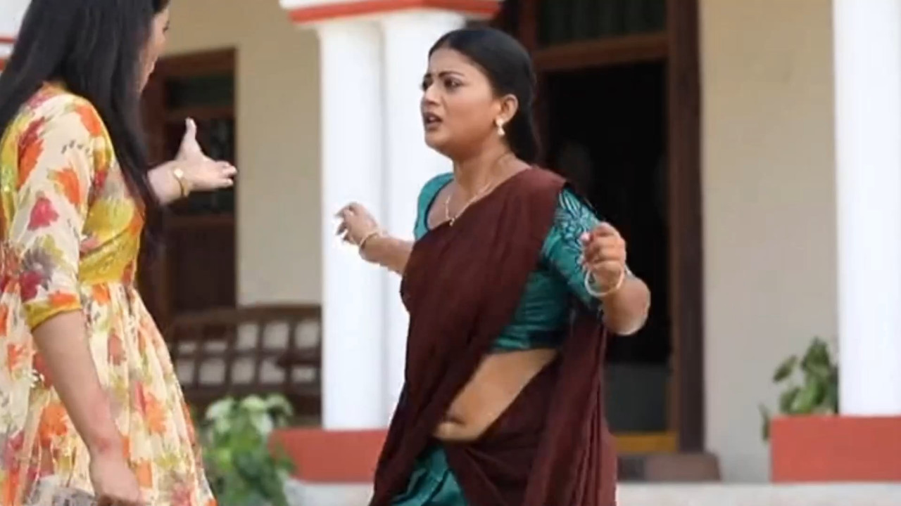 Vellaikaran serial actress navel show.mkv_snapshot_00.07.198