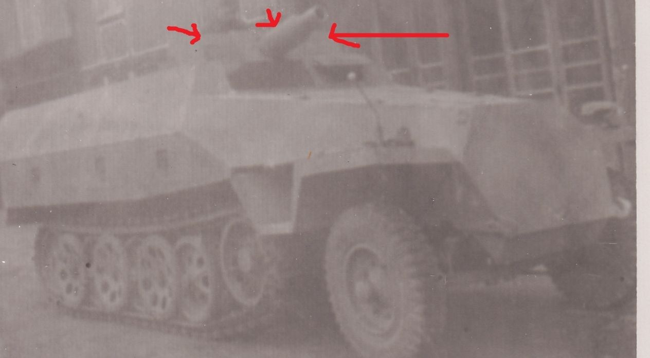 Sd.Kfz.251 mit StuK.37 L-24 Stummelkanone Schütz