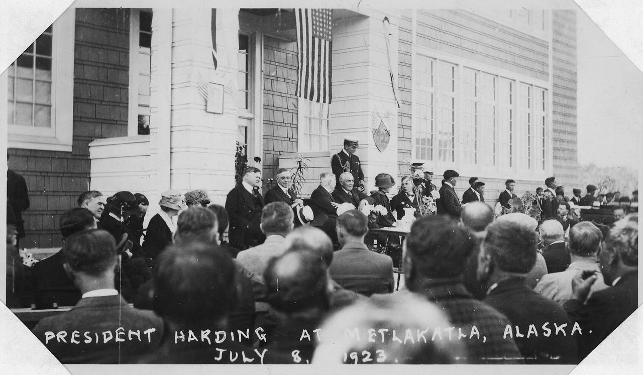 july-8th-1923-president-warren-g-harding-arrives-at-v0-h8k3x4nc0pab1