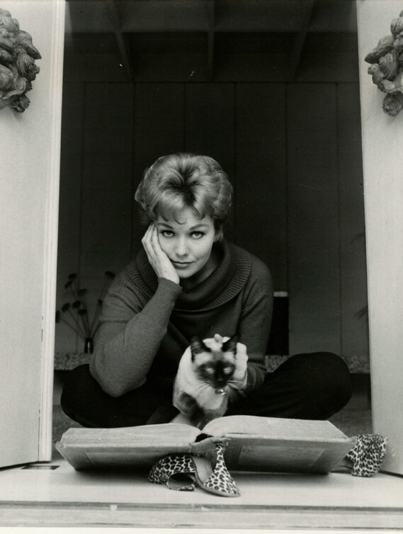 Kim-Novak-and-her-kitty-in-a-publicity-shot-for-Bell-Book-and-Candle-by-Peter-Basch-October-1958