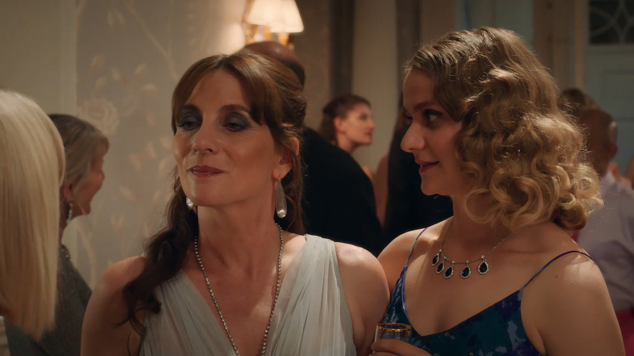 Agatha Raisin (2014) Season 3 S03 (1080p AMZN WEB-DL x265 HEVC 10bit EAC3 2.0 MONOLITH) [QxR]