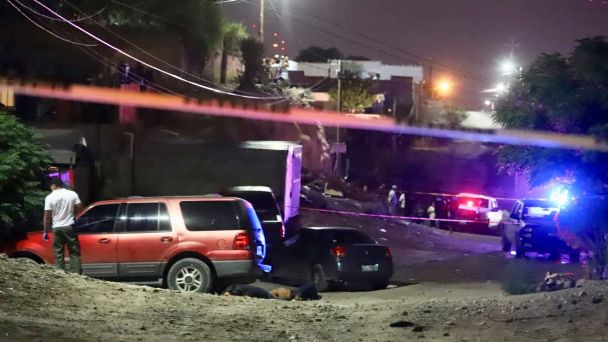 Un muerto y 4 heridos deja balacera en palenque clandestino de Iztapalapa
