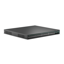 Visão frontal do Switch Intelbras S2352G-PB em um ambiente de rede organizada.