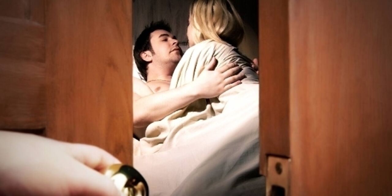 Mujer moribunda le pide a su esposo que le deje serle infiel con su ex