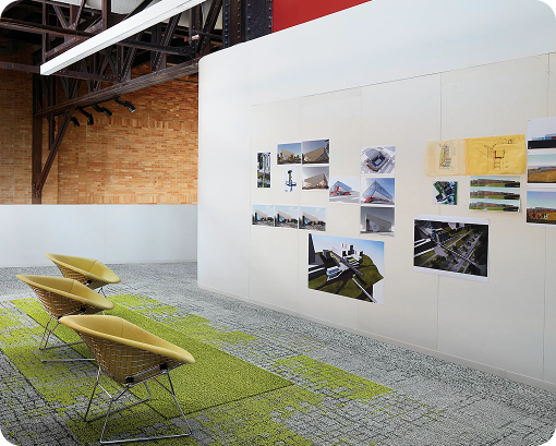 Ambiente corporativo com carpete modular