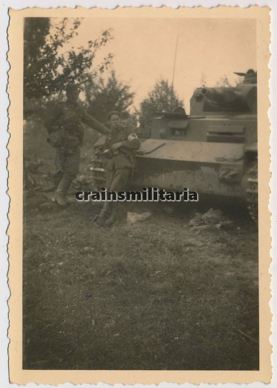 Orig. Foto Sanitäter bei Panzer IV Tank der 2. P
