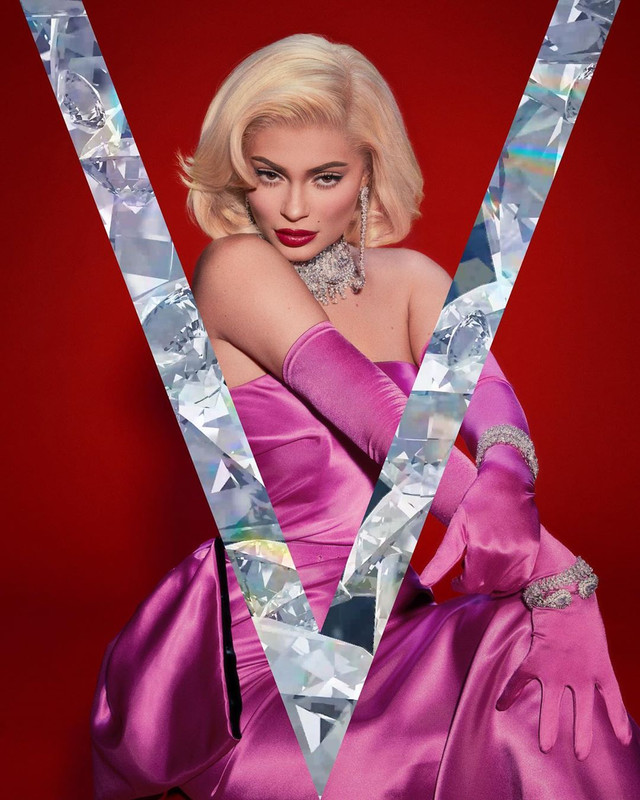 Kylie Jenner menciptakan kembali salah satu dari penampilan Marilyn Monroe yang paling ikonik.