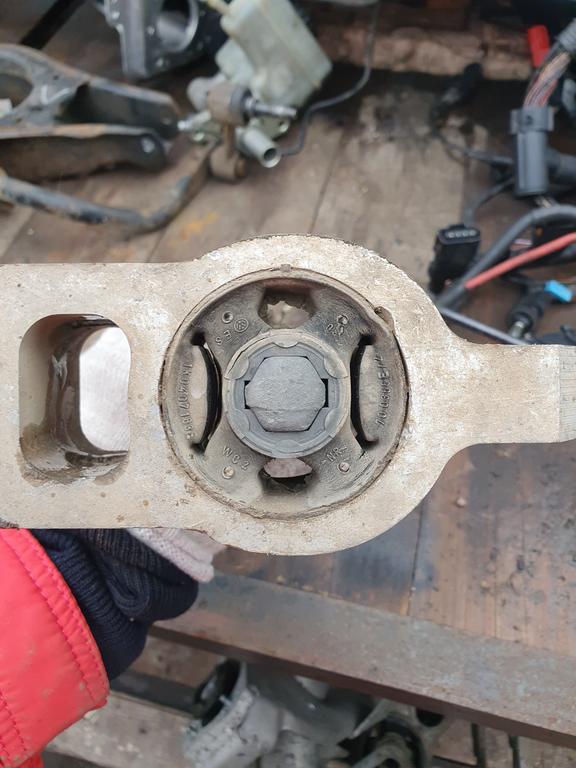 Рычаг подвески передний