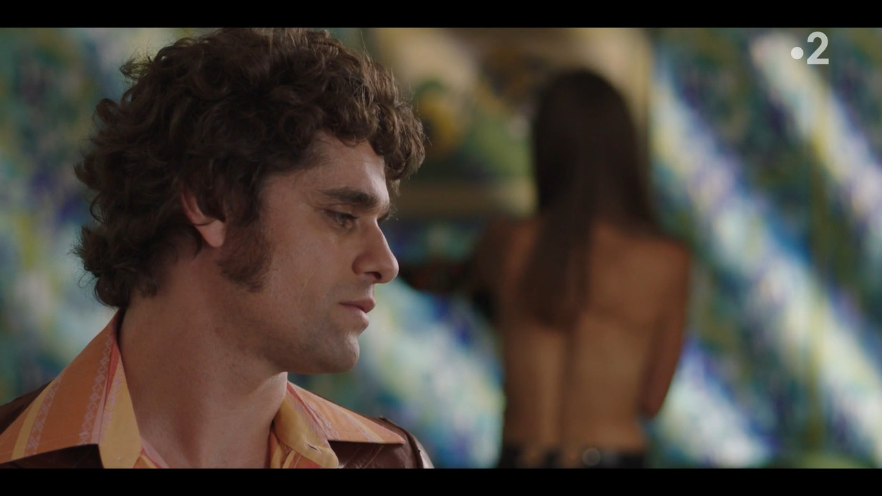 2022-05-13_21_10_Fr2_Les-petits-meurtres-d-Agatha-Christie-70-s_3x2_La-chambre-noire.mp4_snapshot_17
