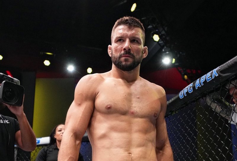 Матеуш Гамро е резерва на Mахачев - Оливейра в UFC 294