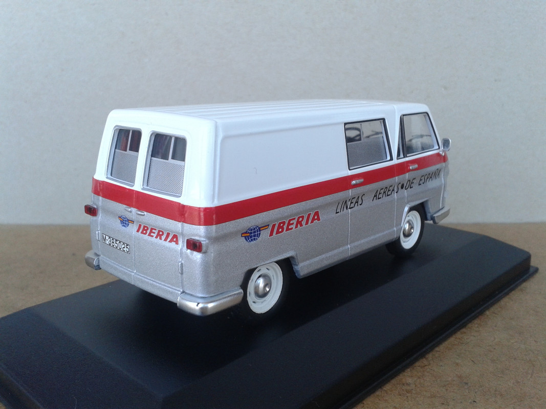 1963 DKW F 1000 L Combi I “Iberia” (Ixo – nº 11 Furgonetas de Antaño) (4)