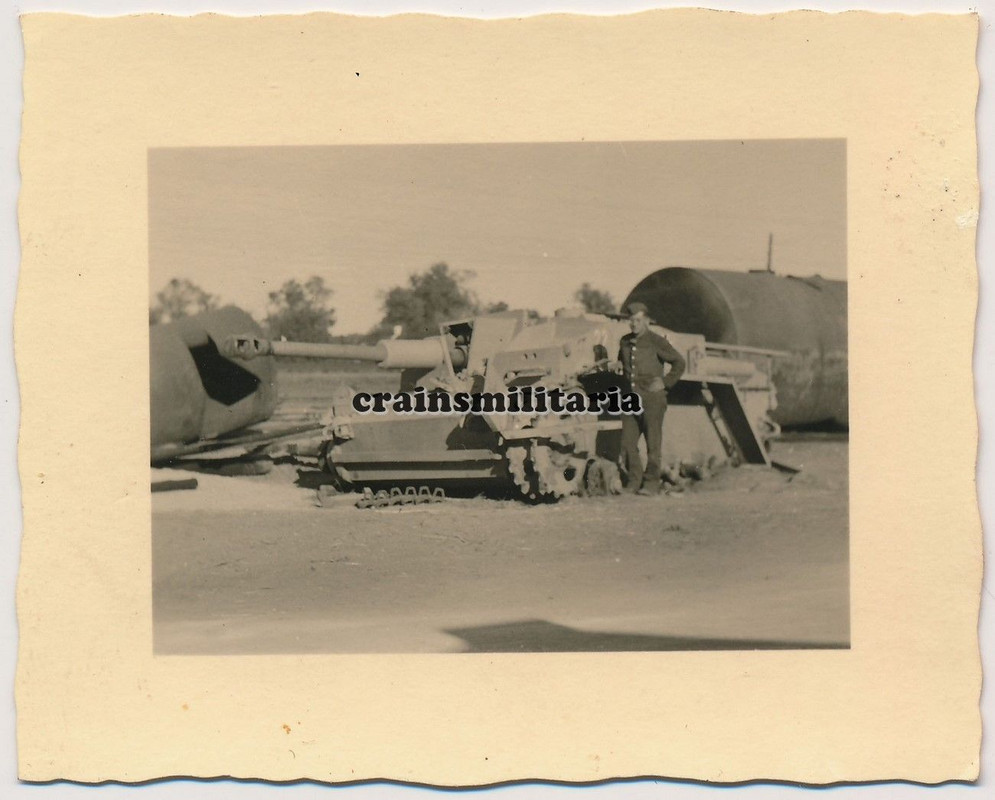 Orig. Foto zerstörte Sturmgeschütz StuG III Ausf. F Panzer in Ru