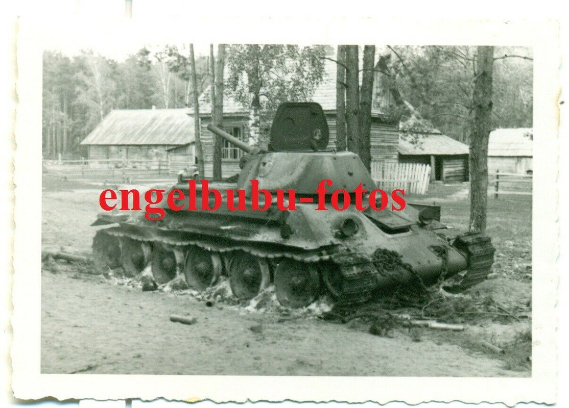 FOTO - 45.I.D. - PANZER - Von Russen zerstörter T-34