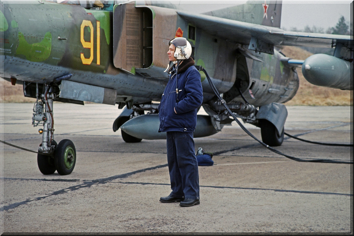19 GvAPIB Mig-23UB 91 Yellow (9)