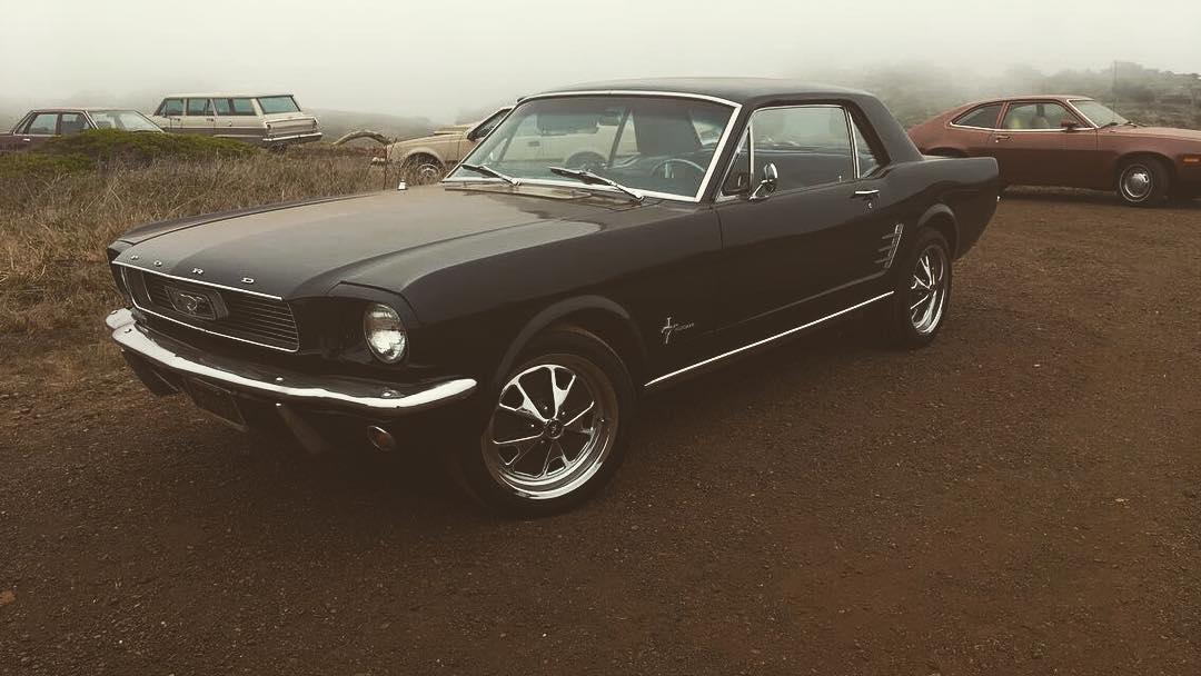 Transformers-Universe-Bumblebee-001-Ford-Mustang