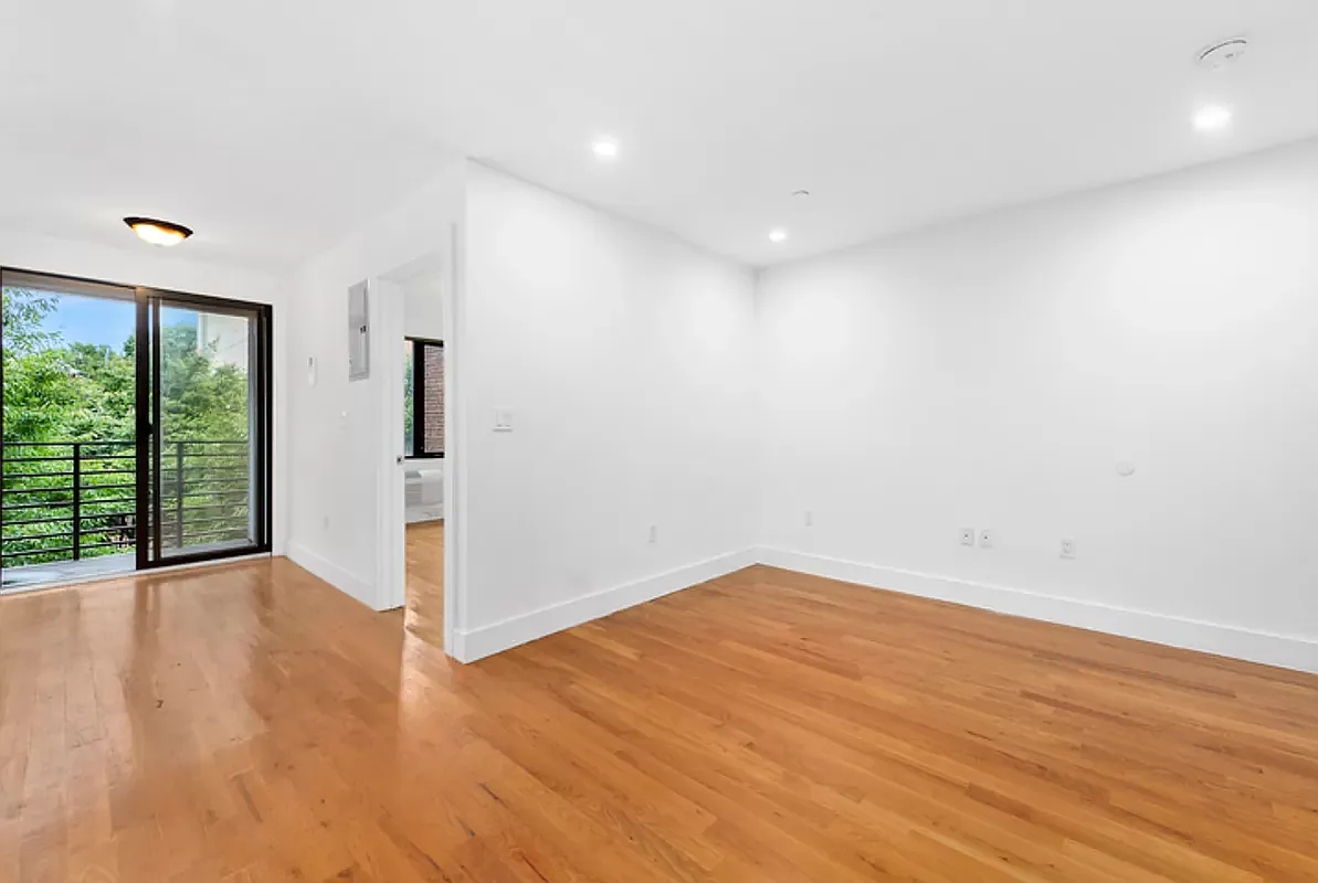 733 Lafayette Ave property photo 1