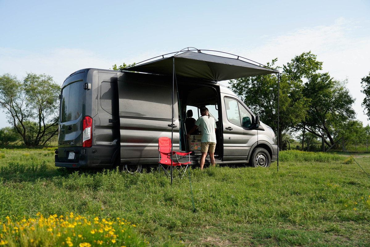 Benefits Of Installing A Retractable Awning On A Food Truck