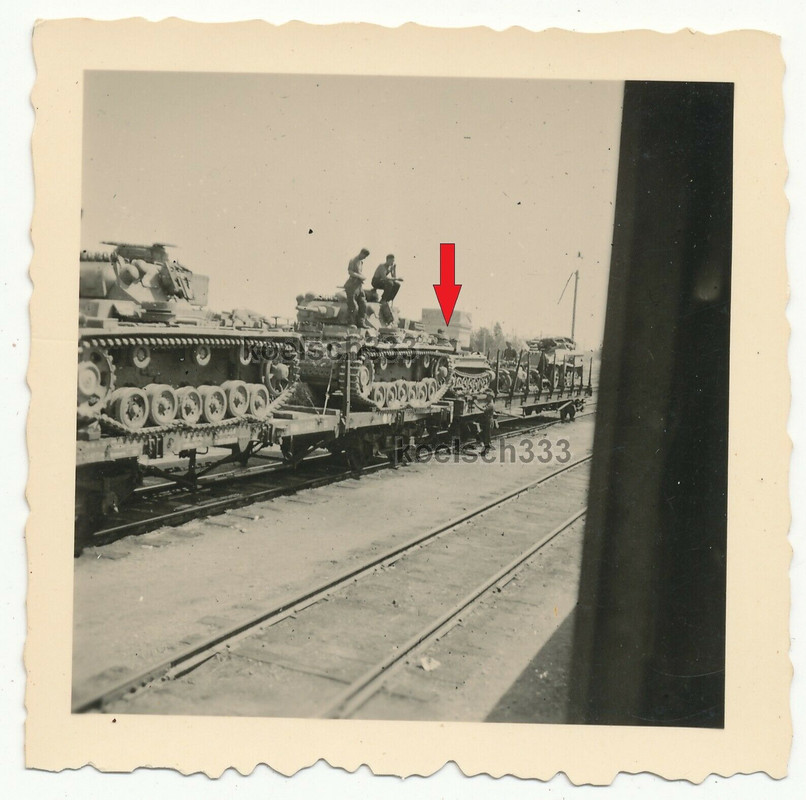 Foto Panzer III und Ladungsträger Borgward IV auf Eisenbahn Sprengpanzer Kfz 301