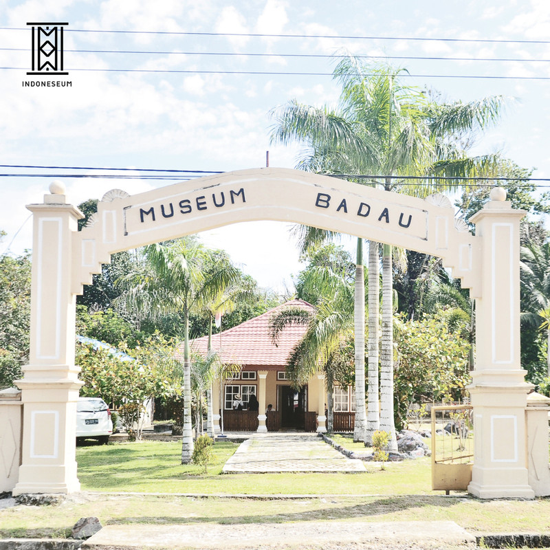 Gerbang depan Museum Badau