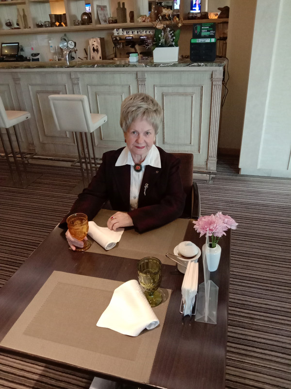 В ресторане 3