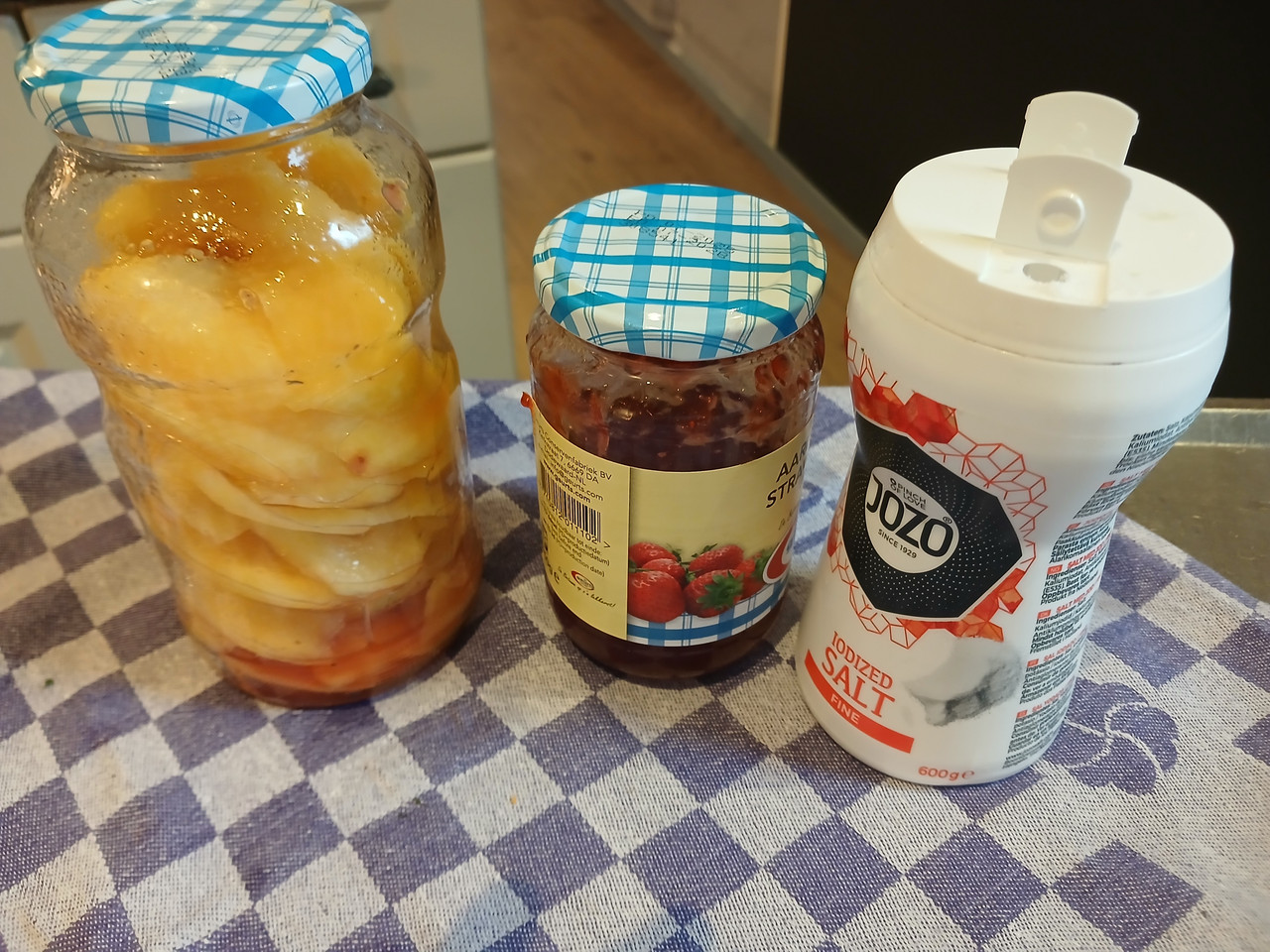 [Image: LVEG-ZOET-ZURE-MANGO-MET-AARDBEID-JAM-260102.jpg]