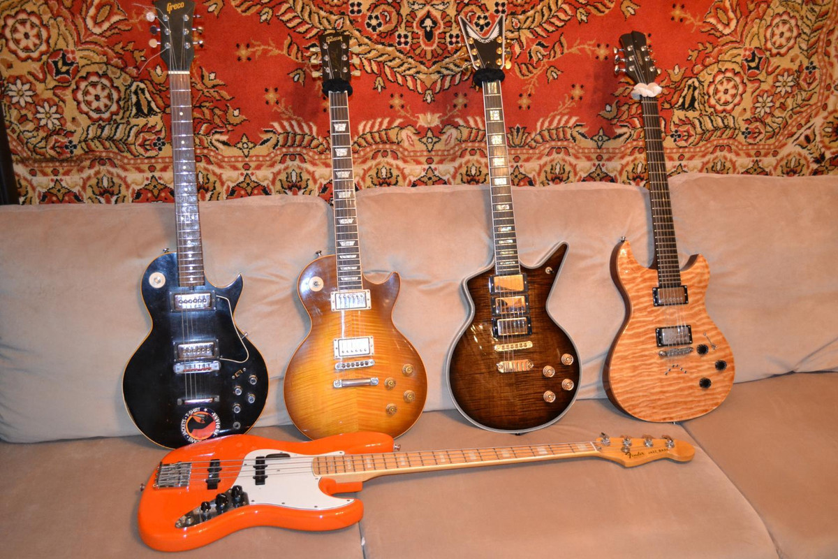 Гитарный диван