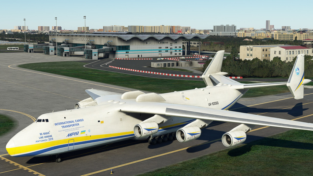 AN-225-at-Odesa-airport-UKOO-17.jpg