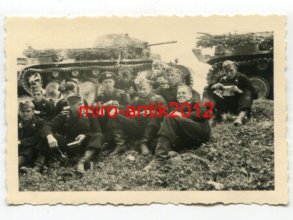 Foto, Panzerregiment 1, Panzermänner kurze Rast 