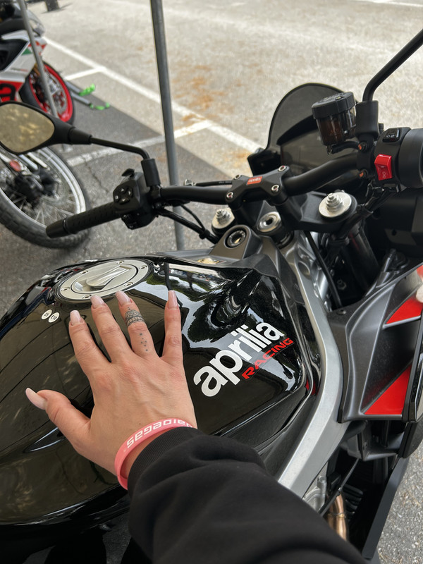 FC810C70-21FE-4FA4-9E48-20D1110217B0