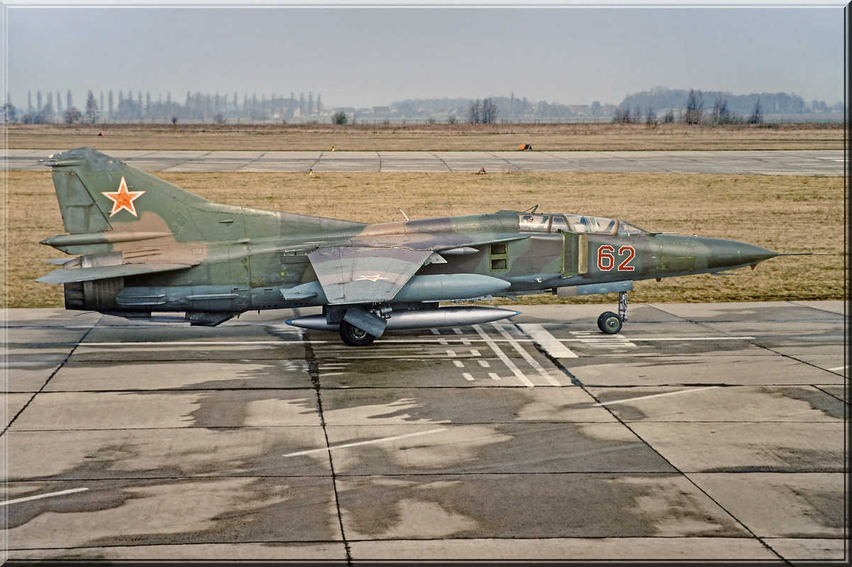296 IAP Mig-23UB 62 Red_0904012