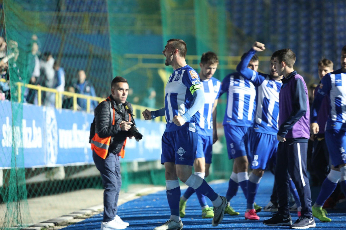 ECD005BA-329B-465B-B824-346B14FDFF39