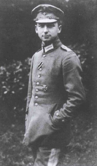 El alférez von Manstein con el uniforme del 3er Garde-Regiment zu Fuft. Junio de 1907