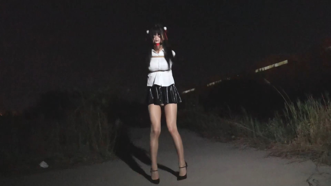 面具男 室外绑架超高颜值女声伪娘_edit.mp4_20250616_185202.812