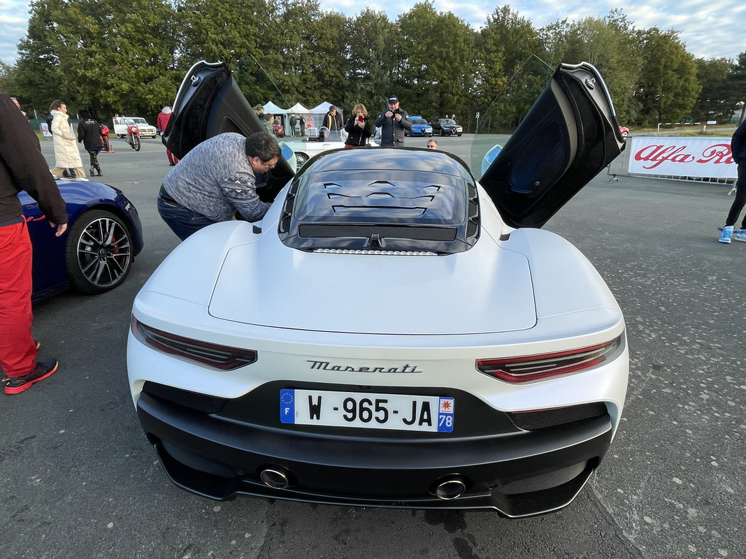 2B992CDE-9689-47EE-BA6E-85FC7A6904EB