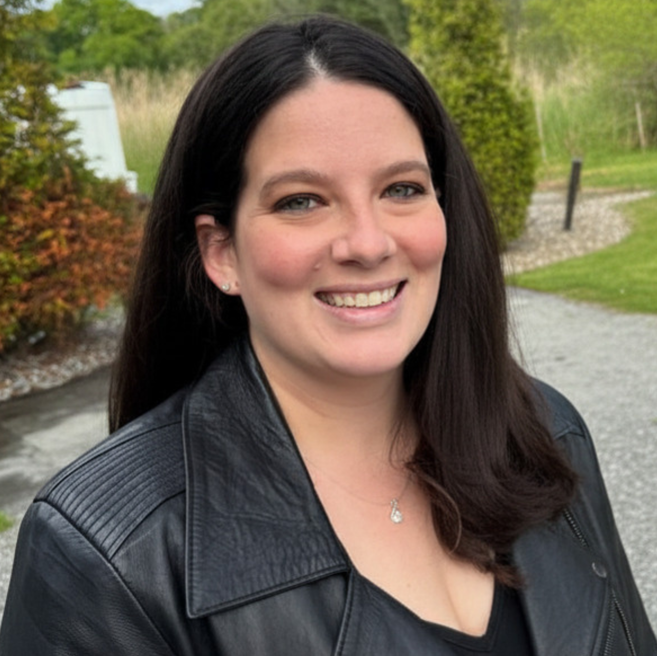 Lauren R Baer headshot