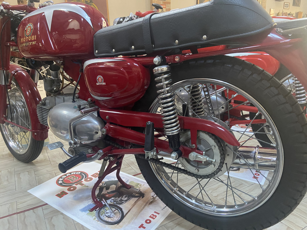 10676FC2-FCCB-4140-98B7-D4BFF503F2AA