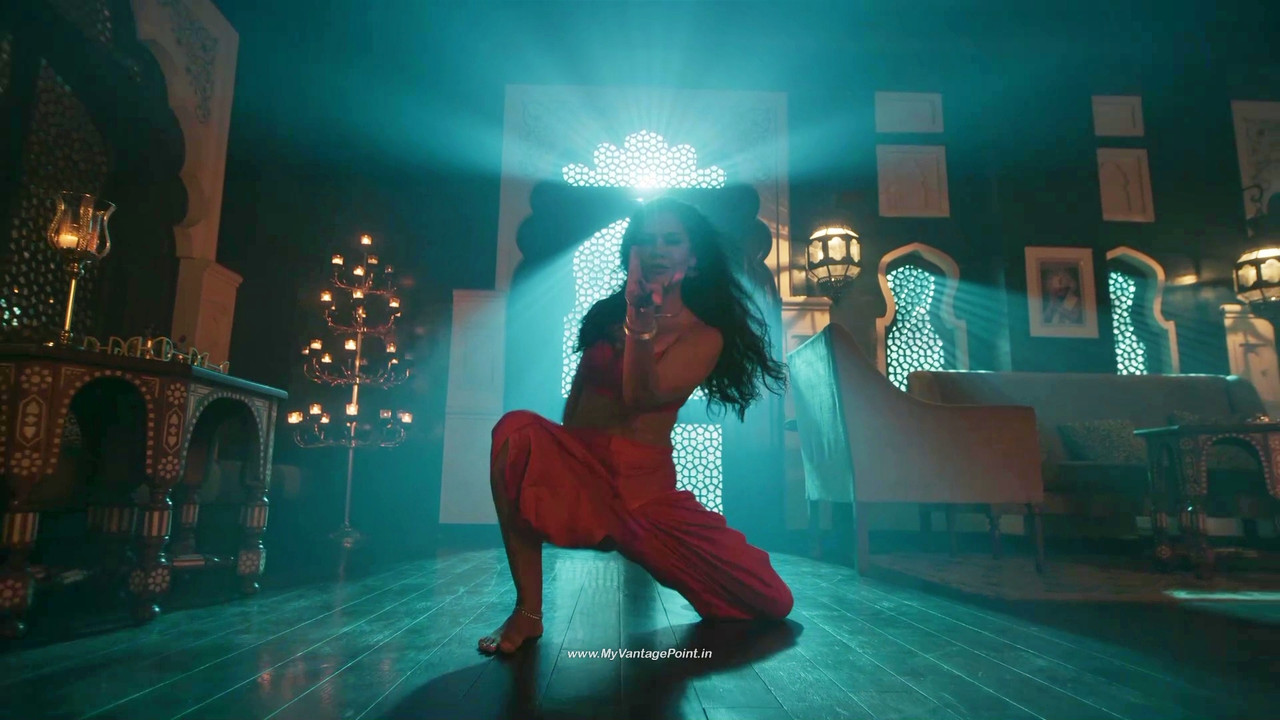 122Esha Gupta Hot in Aashram Web Series