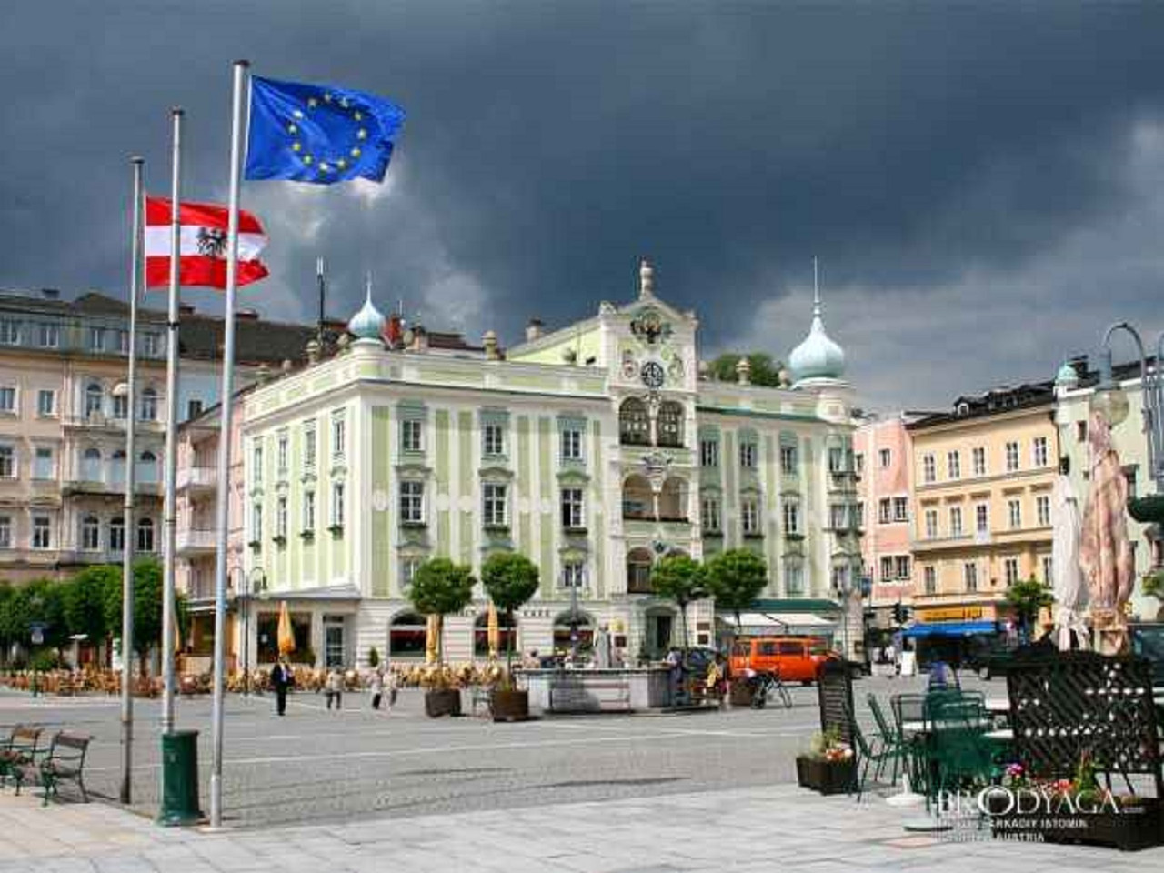 https://i.postimg.cc/5NhpcGmF/Gmunden-Austria-1181877581.jpg