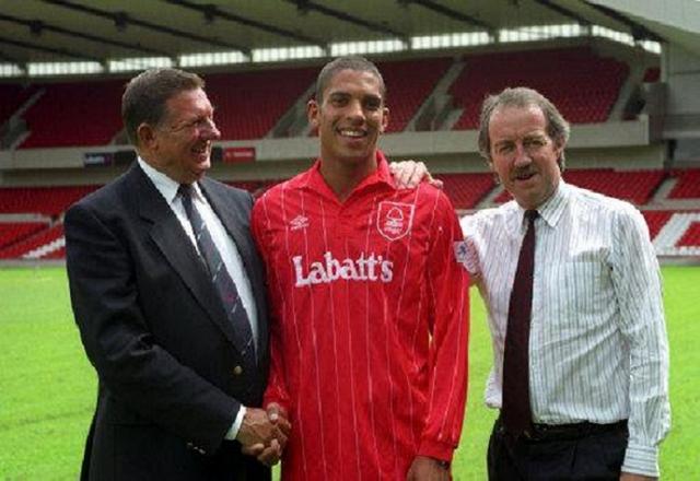 [Image: Striker-Stan-Collymore-signing-for-Fores...n-mana.jpg]